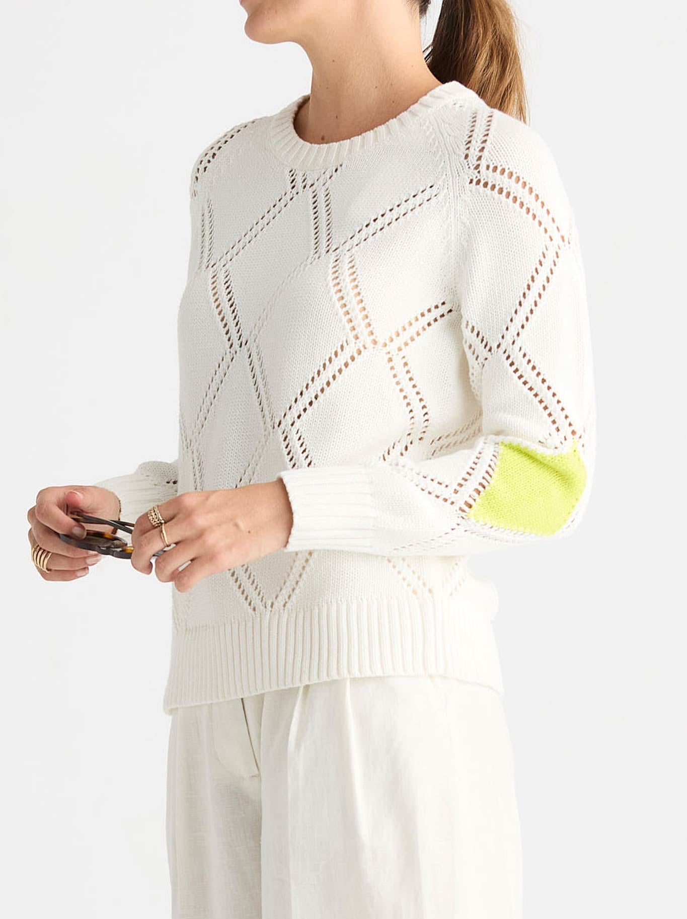 ZAKET & PLOVER DIAMOND DETAIL JUMPER (White)