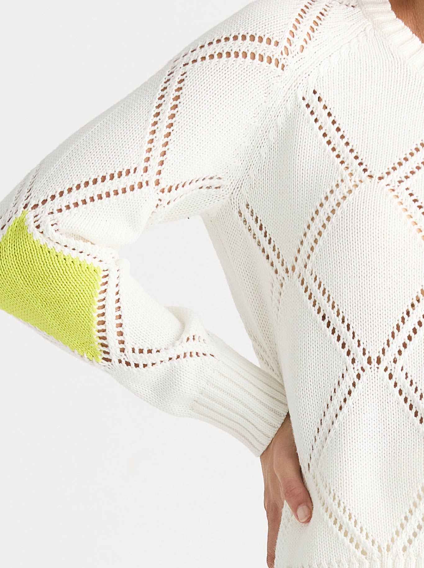 ZAKET & PLOVER DIAMOND DETAIL JUMPER (White)