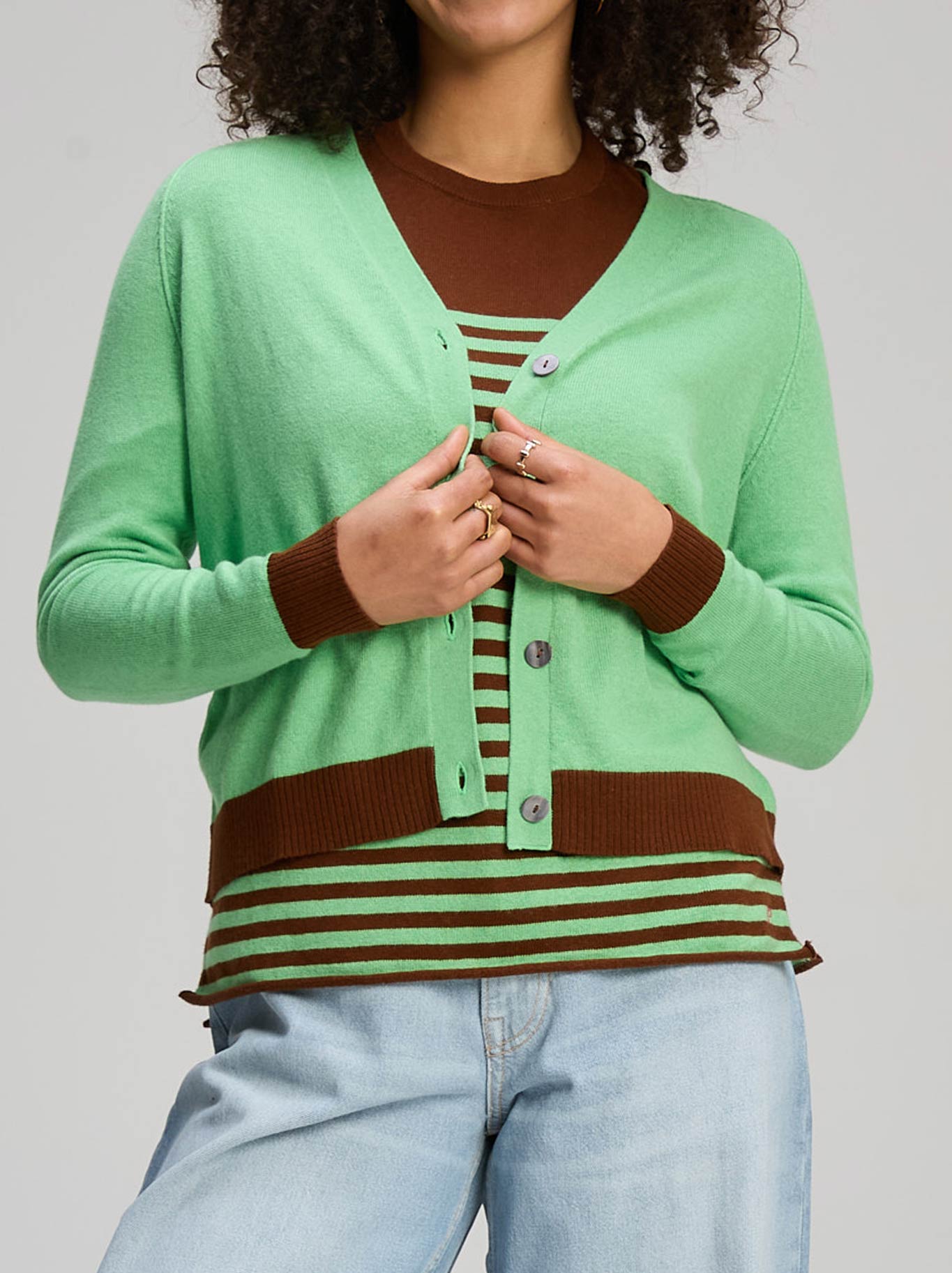 ZAKET & PLOVER ESSENTIAL V NECK CARDI (Basil)