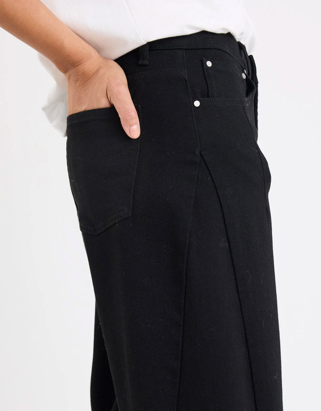Among the Brave Graduate Stretch Barrel Jeans (Jet Black)