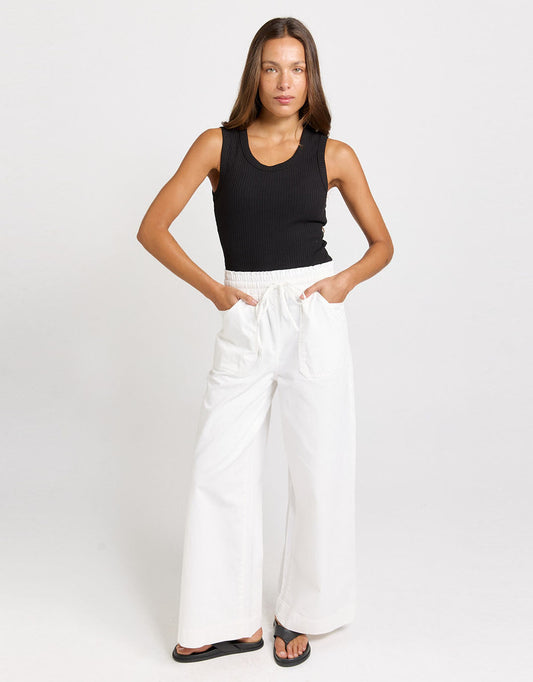 Betty Basics Safra Relax Leg Jean (White)