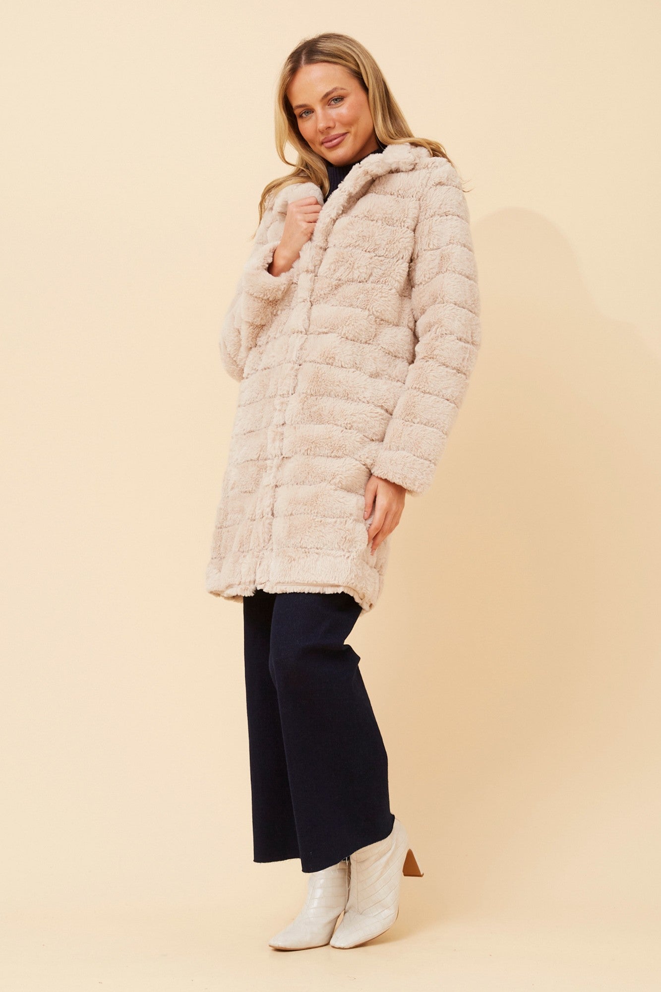 AXELLE FAUX FUR COAT (Beige)