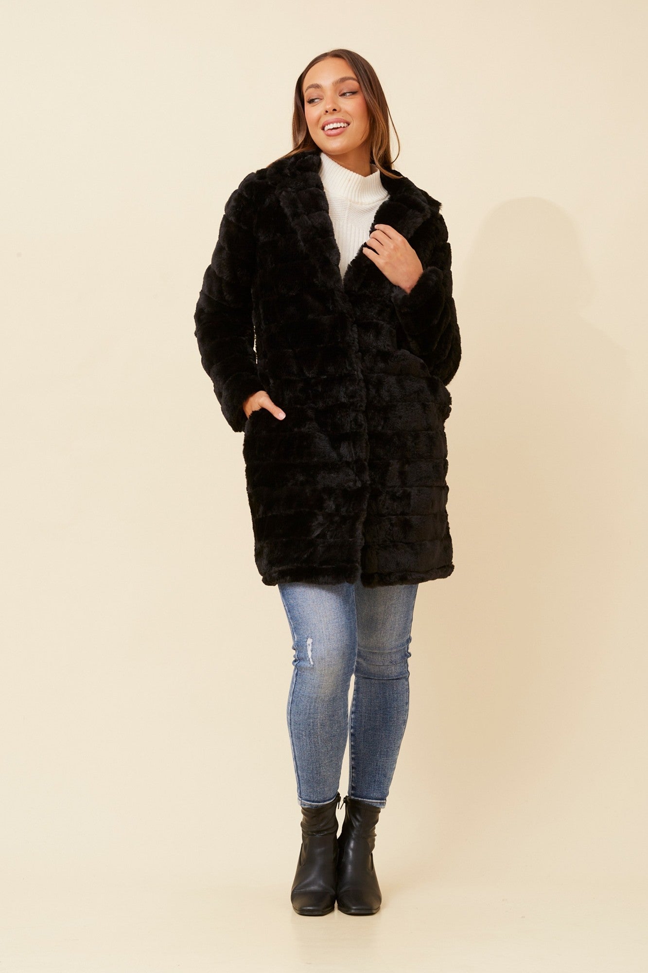 AXELLE FAUX FUR COAT (Beige)