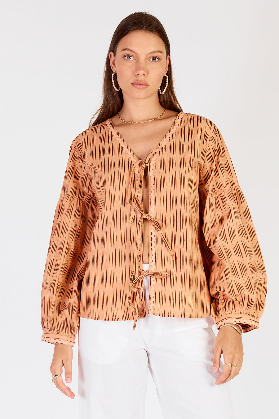 Cowgirl Surfer Mano Tie Shirt (Chocolate)