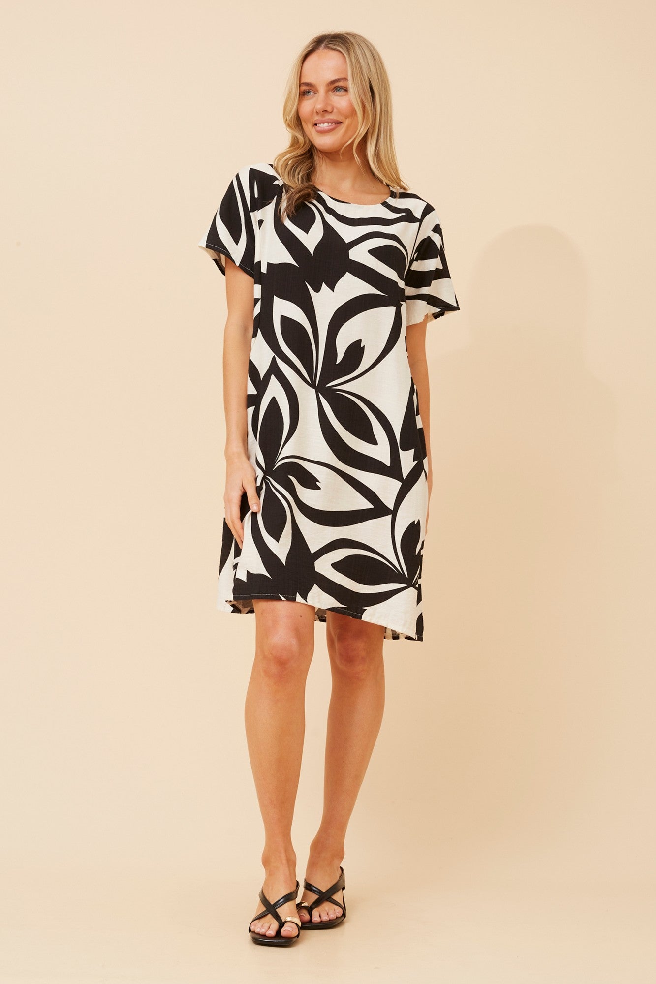 VINE ABSTRACT PRINT SHIFT DRESS (White And Black)