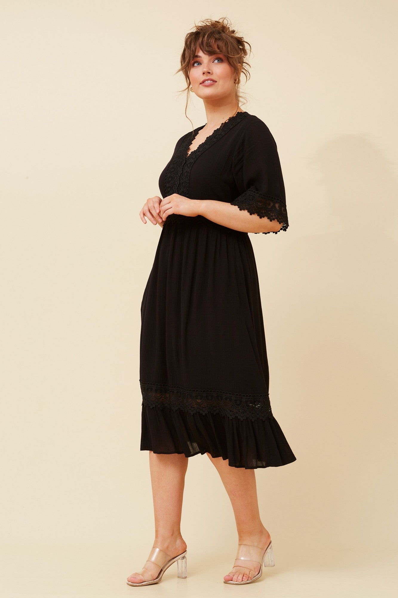 NAYLA LACE MIDI DRESS (Black)