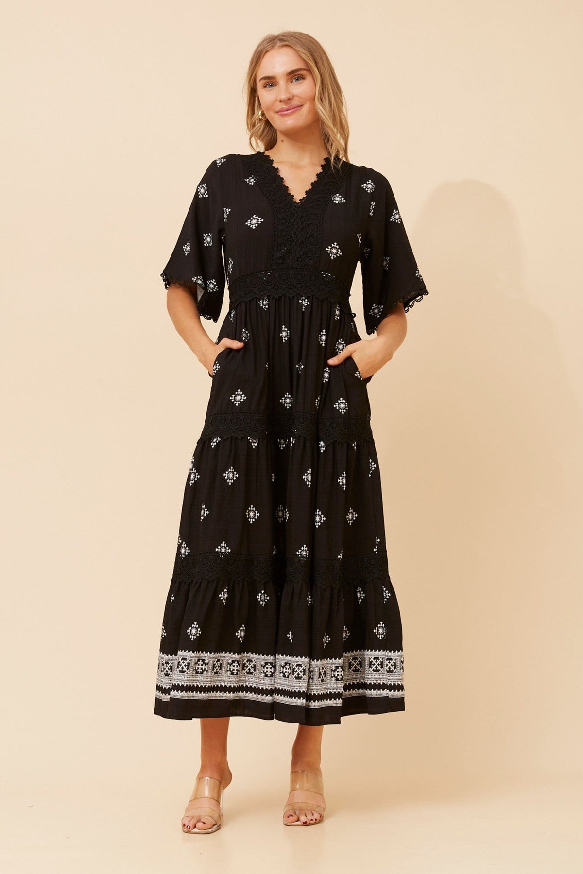 GEENA BORDER PRINT MAXI DRESS (Black)