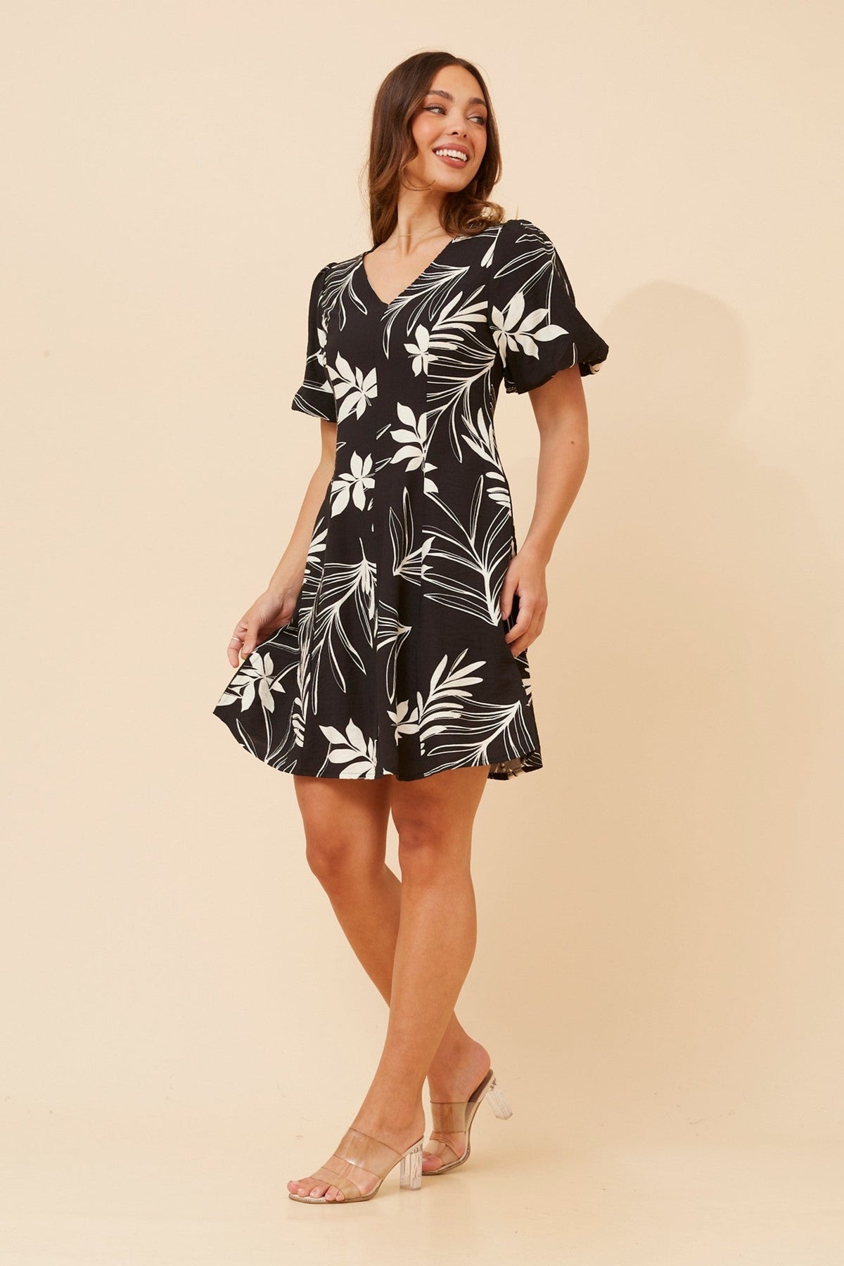 NILA LEAF PRINT SHORT DRESS (Black)