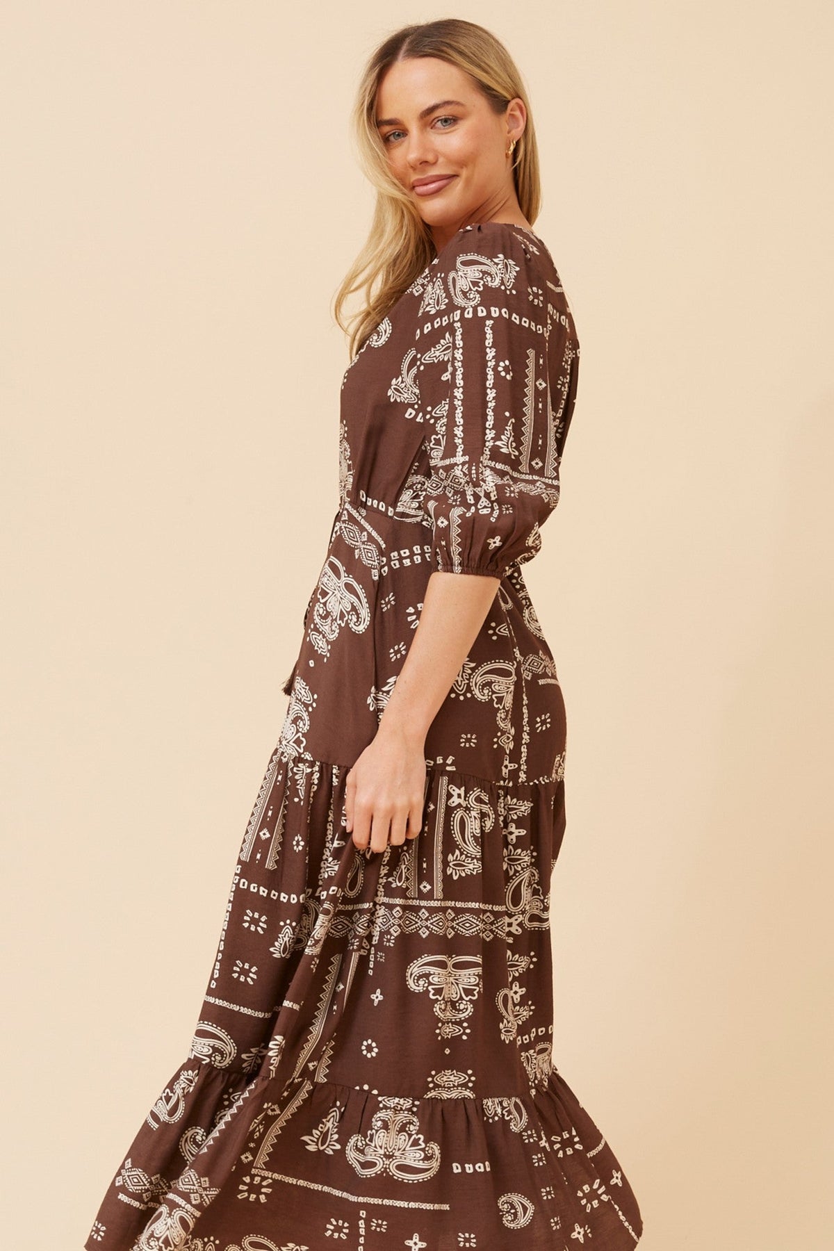 KYLENE BANDANA PRINT MAXI DRESS (Chocolate)