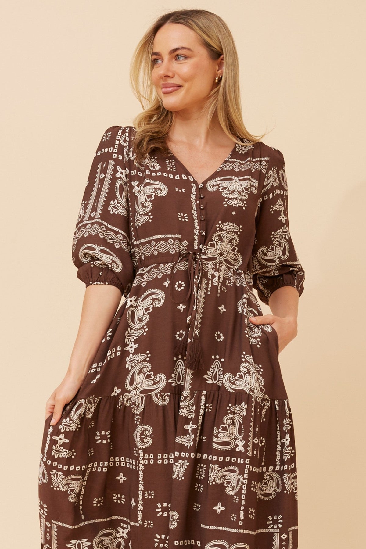 KYLENE BANDANA PRINT MAXI DRESS (Chocolate)