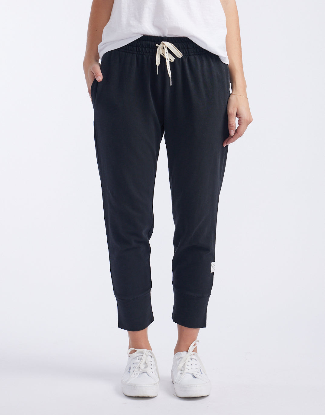 Image of a model wearing Pants. Productname: 3/4 Brunch Pants - in Black colour by brand - Elm