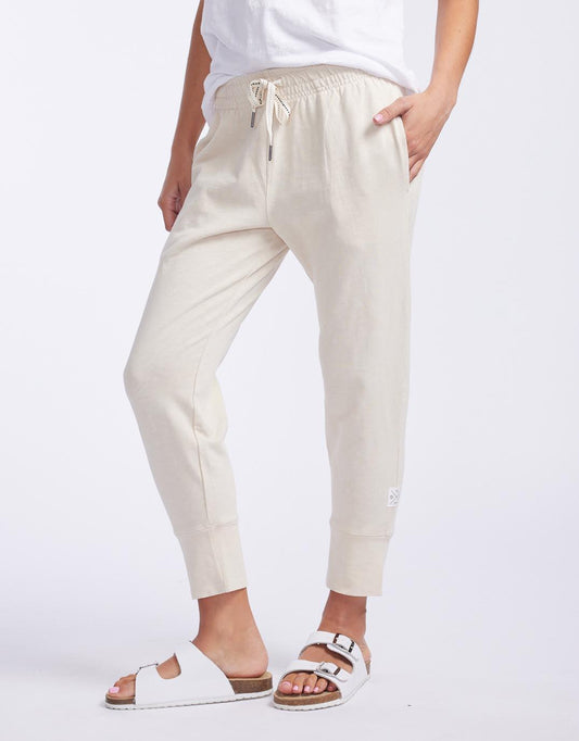 Image of a model wearing Pants. Productname: 3/4 Brunch Pants - in Natural colour by brand - Elm