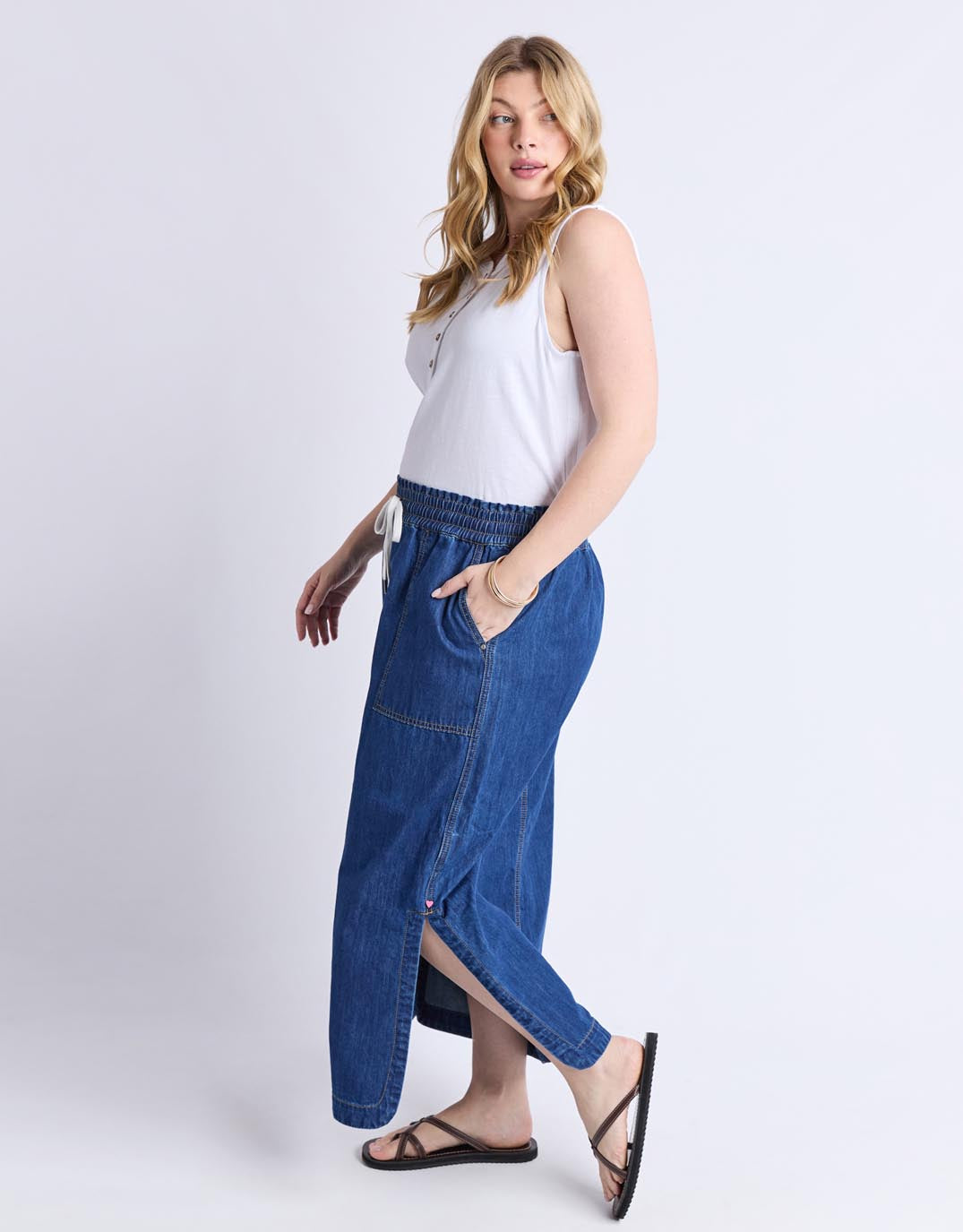 Elm Clover Midi Denim Skirt (Mid Blue Wash)