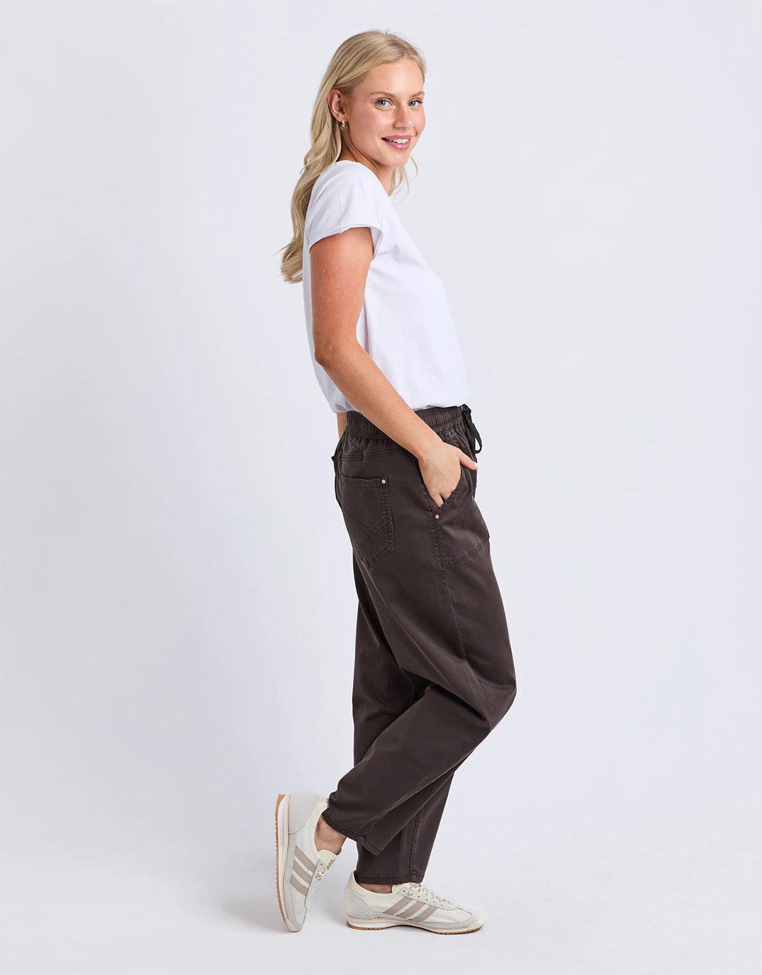 Elm Quinn Barrel Jogger (Chocolate)