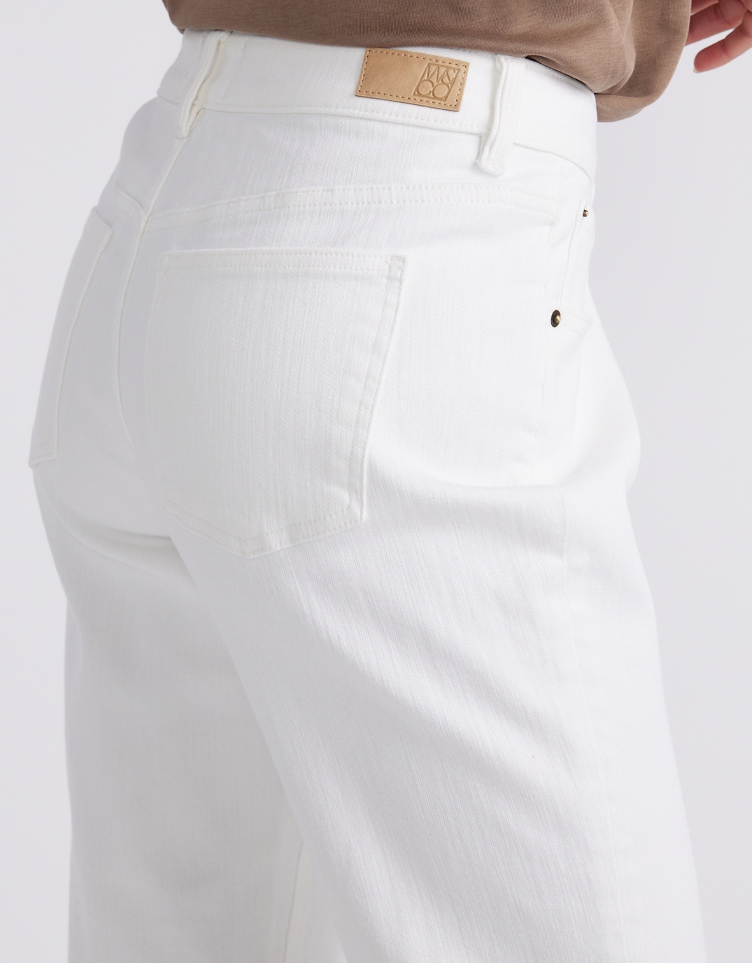 White & Co. Elodie Stretch Straight Leg Jean (White)