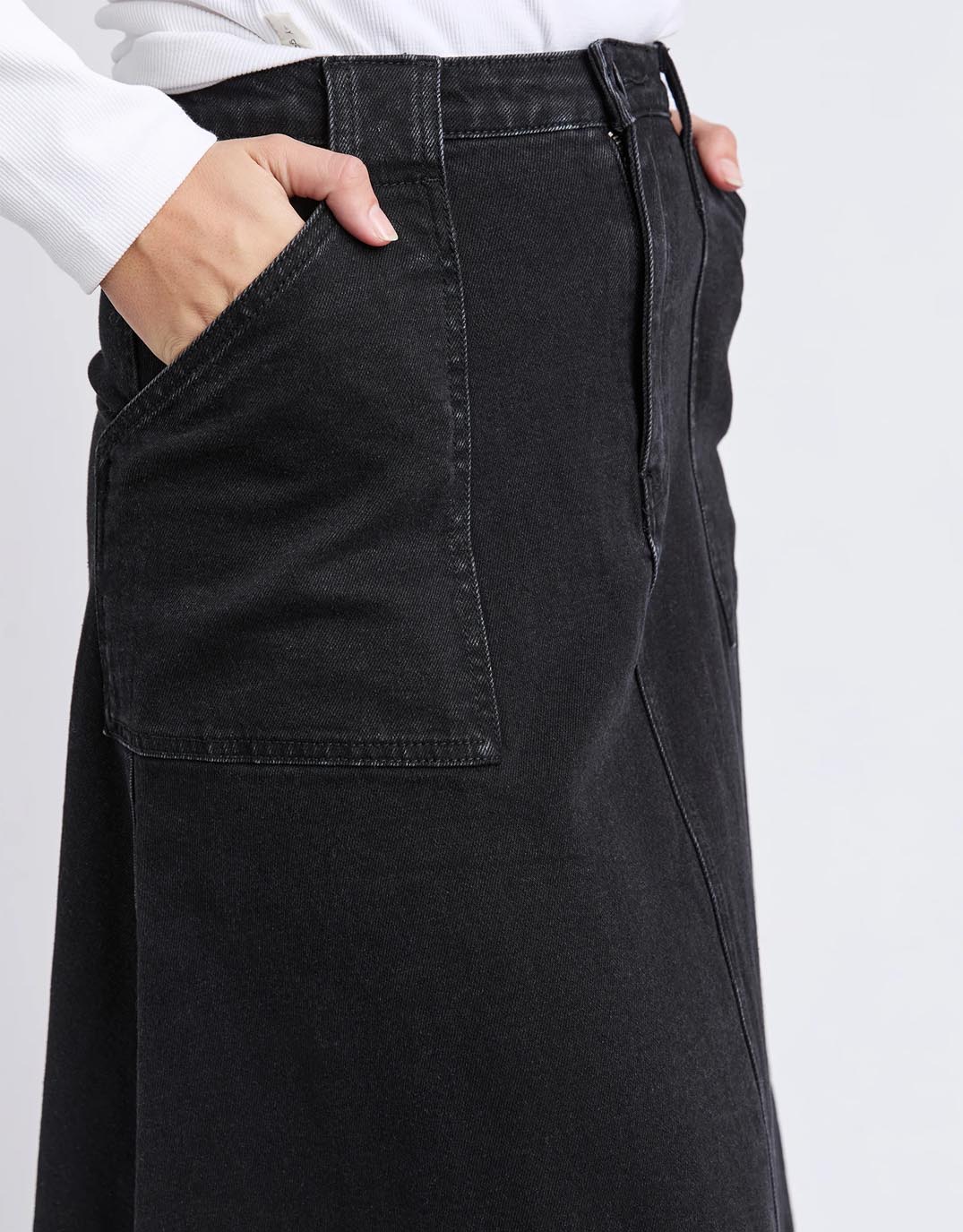 Foxwood Potter Skirt (Washed Black)
