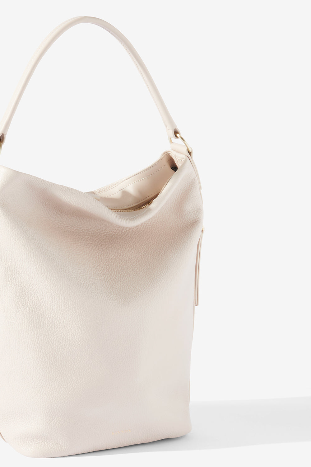 KINNON GINNI BUCKET BAG (Dune)