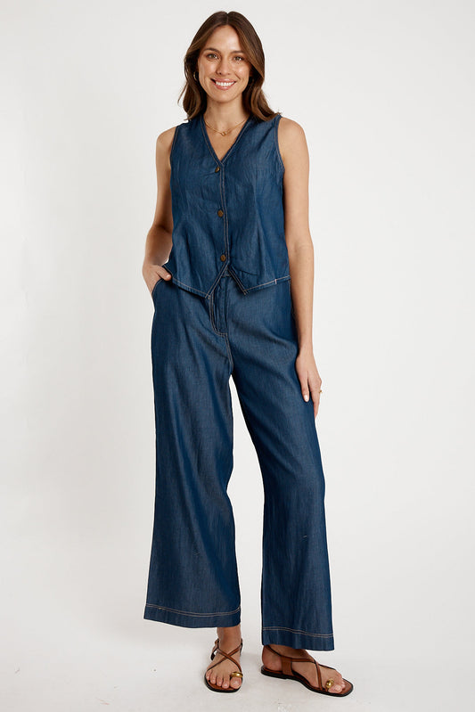 Image of a model wearing Pants. Productname: IBSA Arizona Pant Dark in Dark colour by brand - I.B.S.A