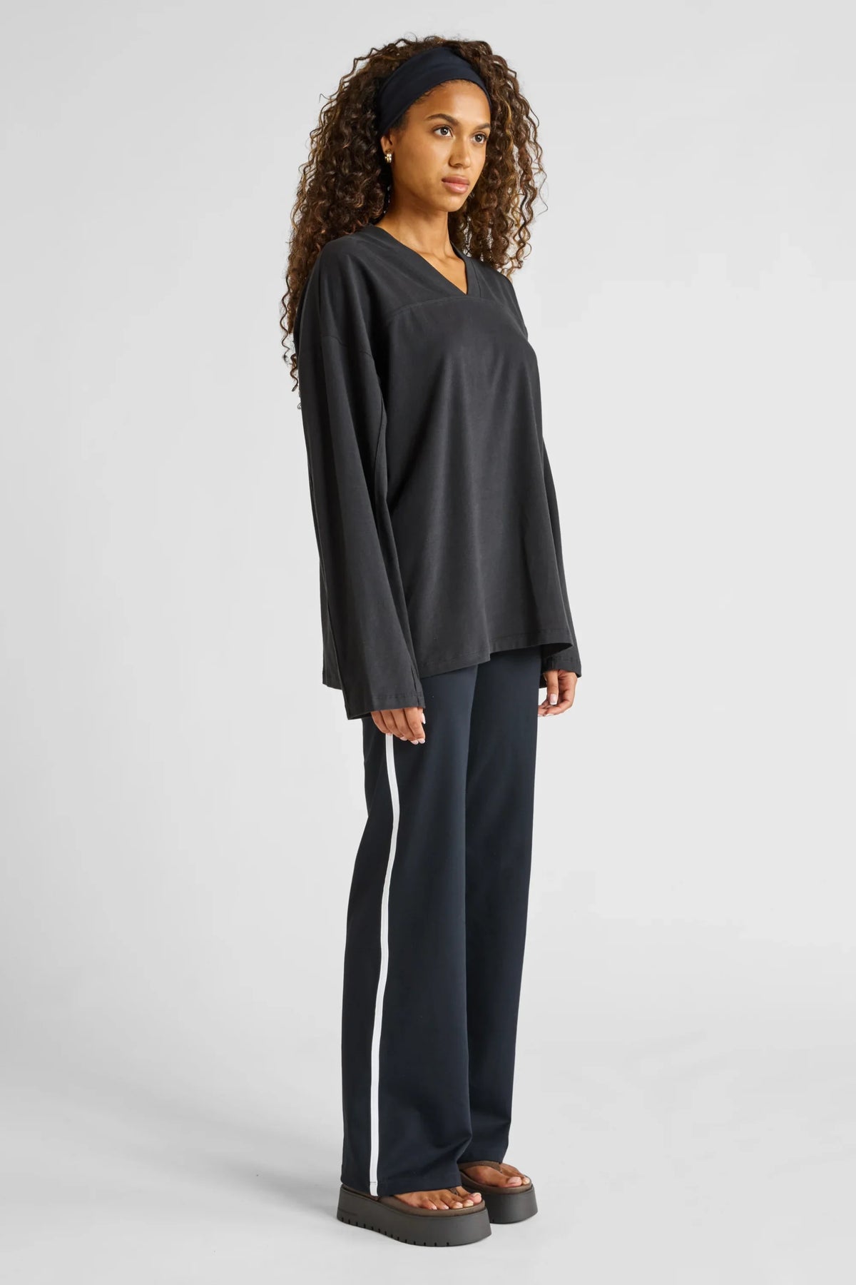 Oversized V-Neck Long Sleeve (Black)