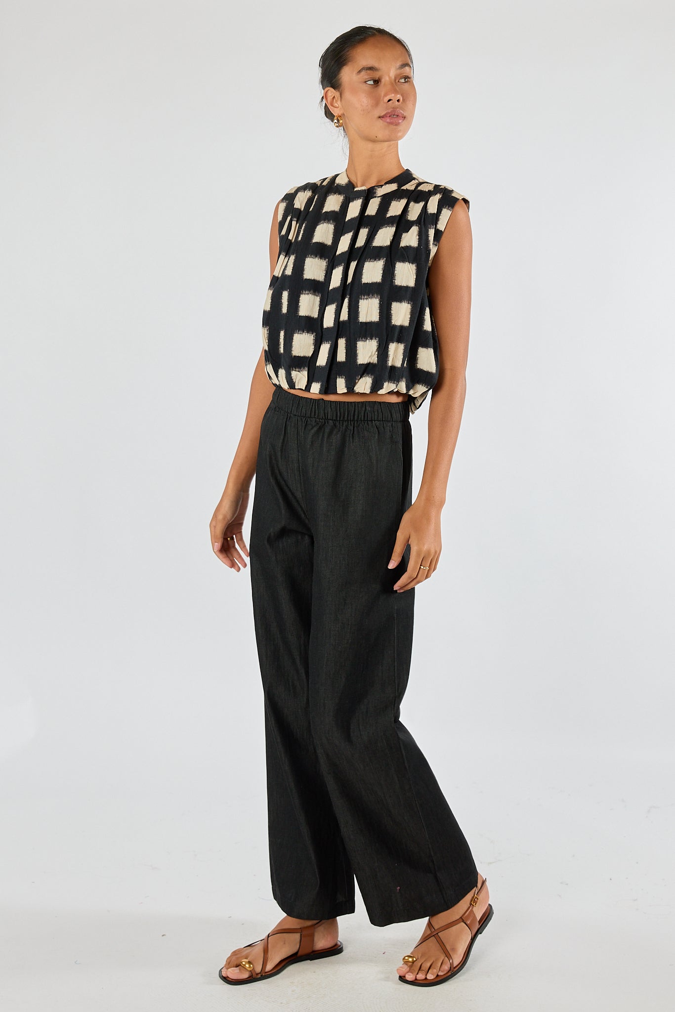 Division Itami Bloc S/Less Top (Black)
