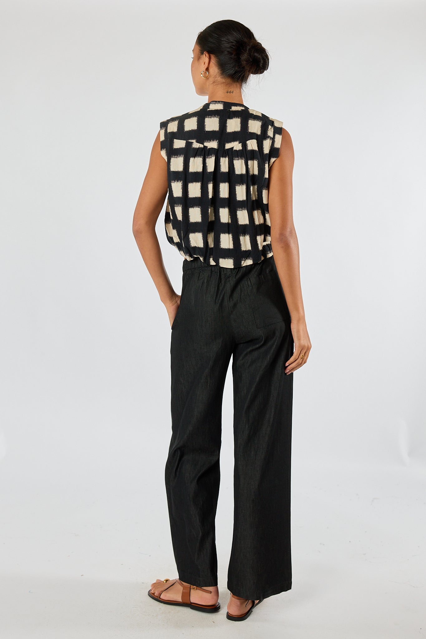 Division Itami Bloc S/Less Top (Black)