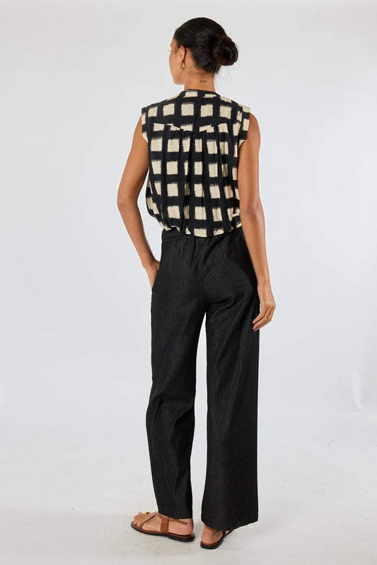 Division Itami Bloc S/Less Top (Black)
