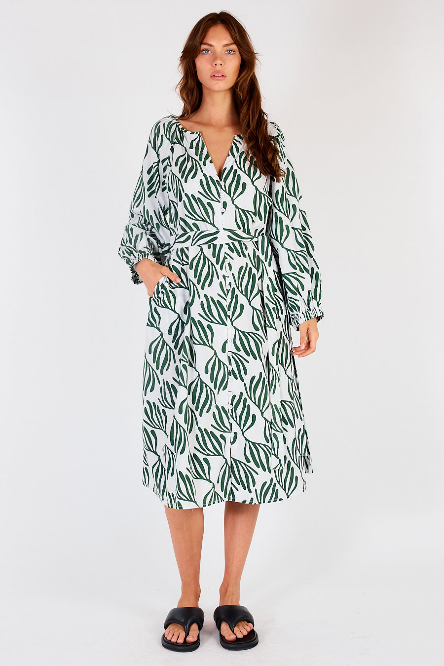 Division Itami Sakanto L/S Button Dress Verde (White)