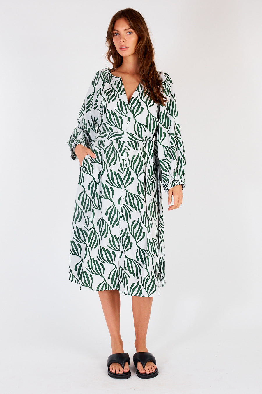Division Itami Sakanto L/S Button Dress Verde (White)