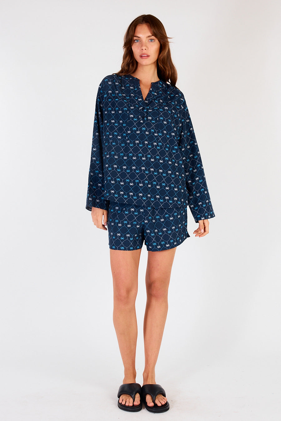 Image of a model wearing Shorts. Productname: Itami Pamplone Short Almera Blue in Blue colour by brand - Itami Division