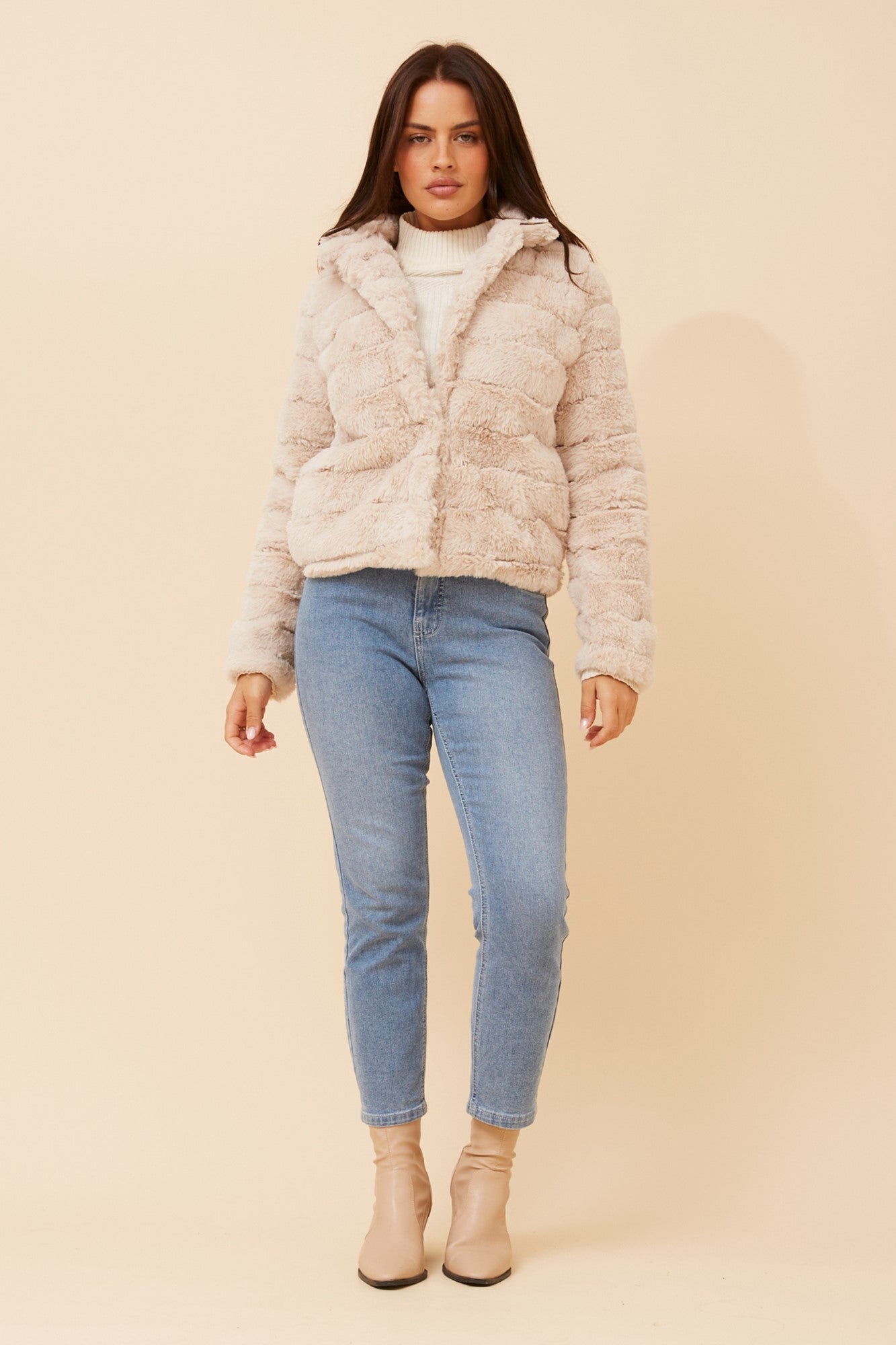 MOSCOW FAUX FUR JACKET (Beige)