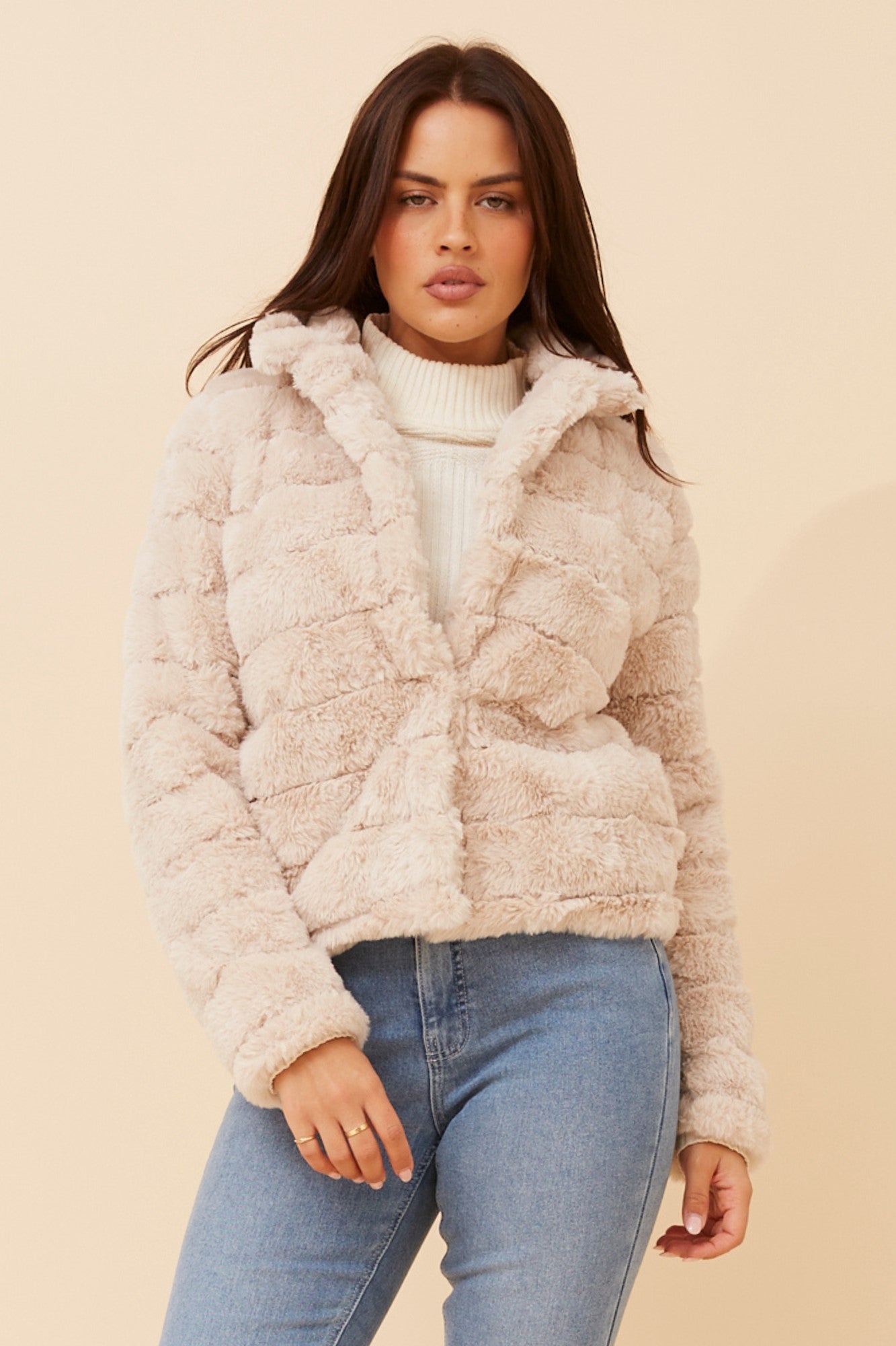 MOSCOW FAUX FUR JACKET (Beige)