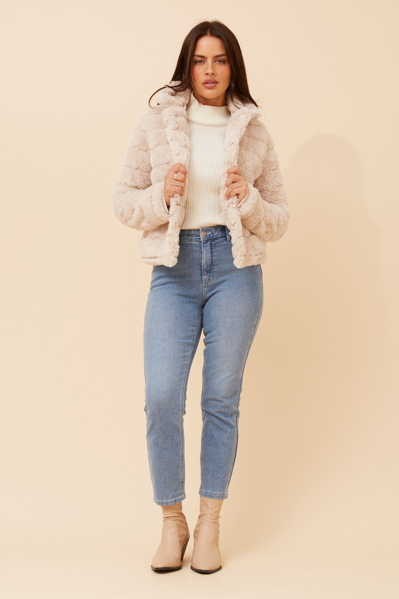 MOSCOW FAUX FUR JACKET (Beige)