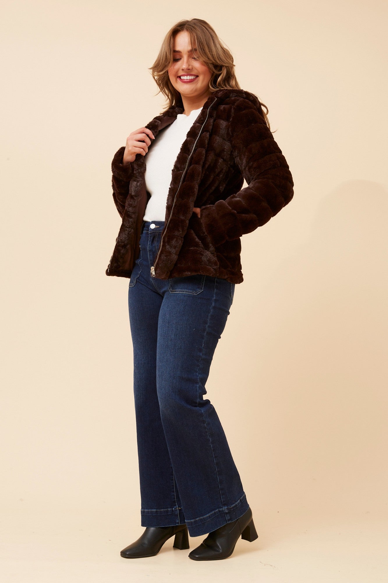 NOVAH FAUX FUR JACKET (Beige)