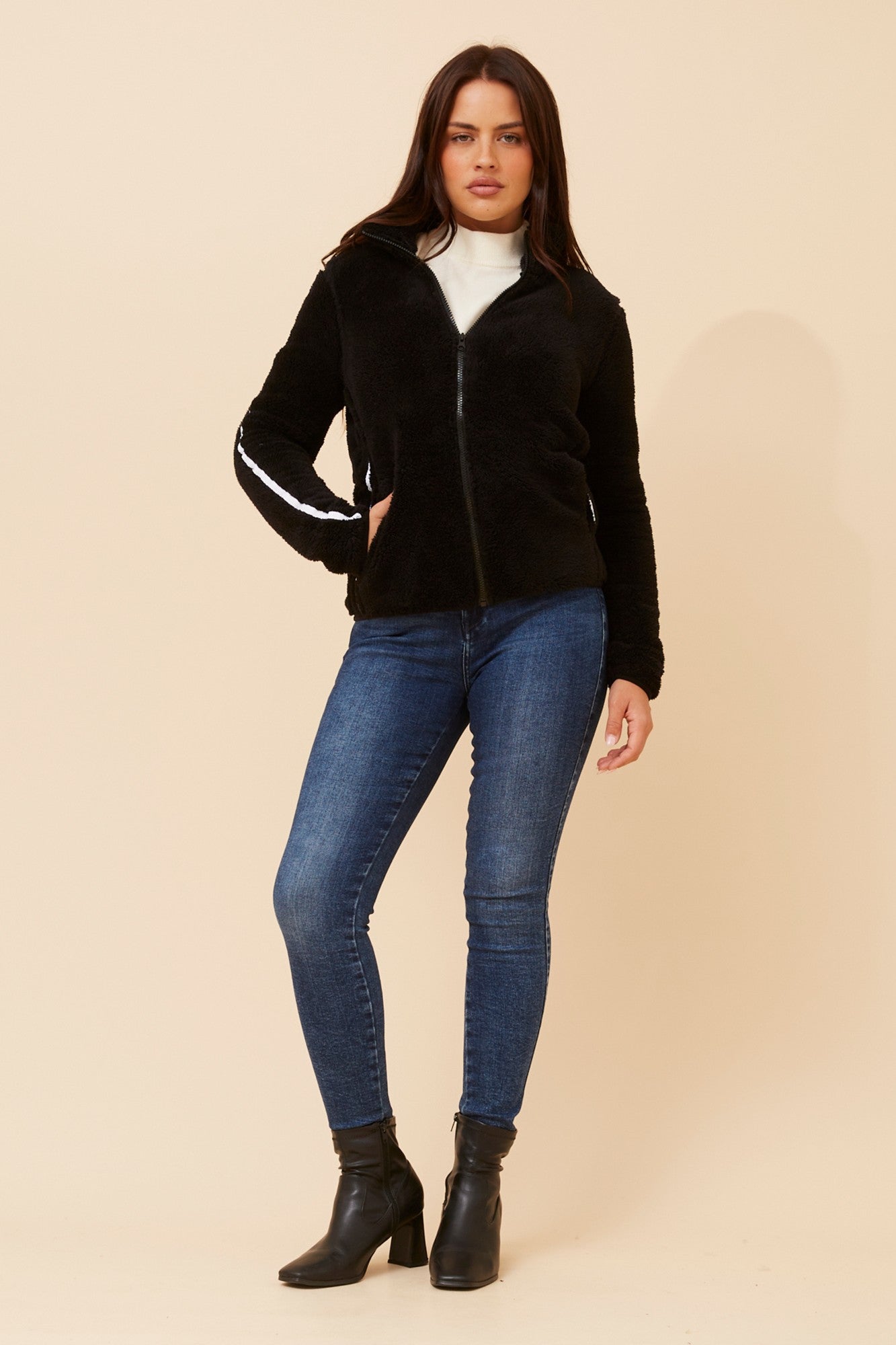 LYN FAUX FUR JACKET (Black)