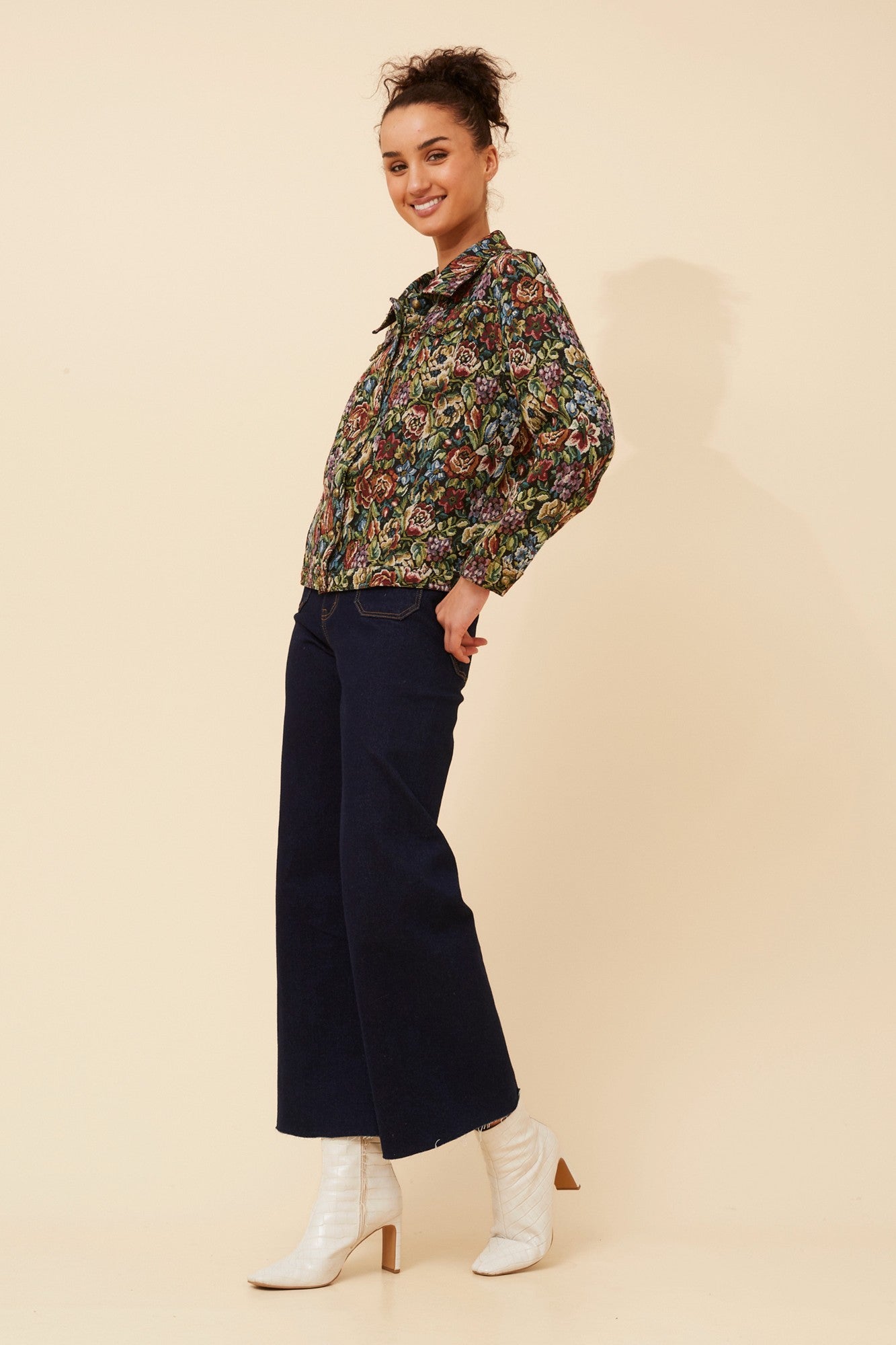 JUNIA FLORAL TAPESTRY JACKET (Multi Black)