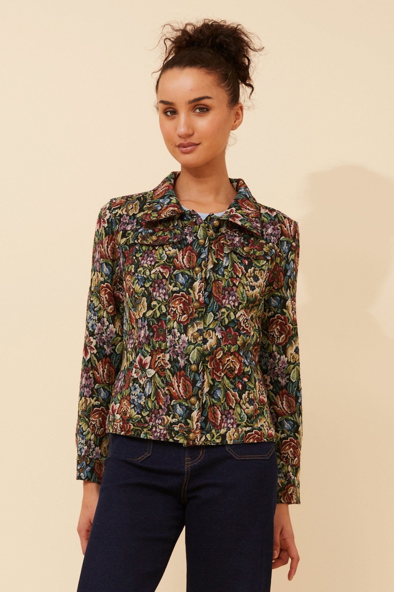 JUNIA FLORAL TAPESTRY JACKET (Multi Black)