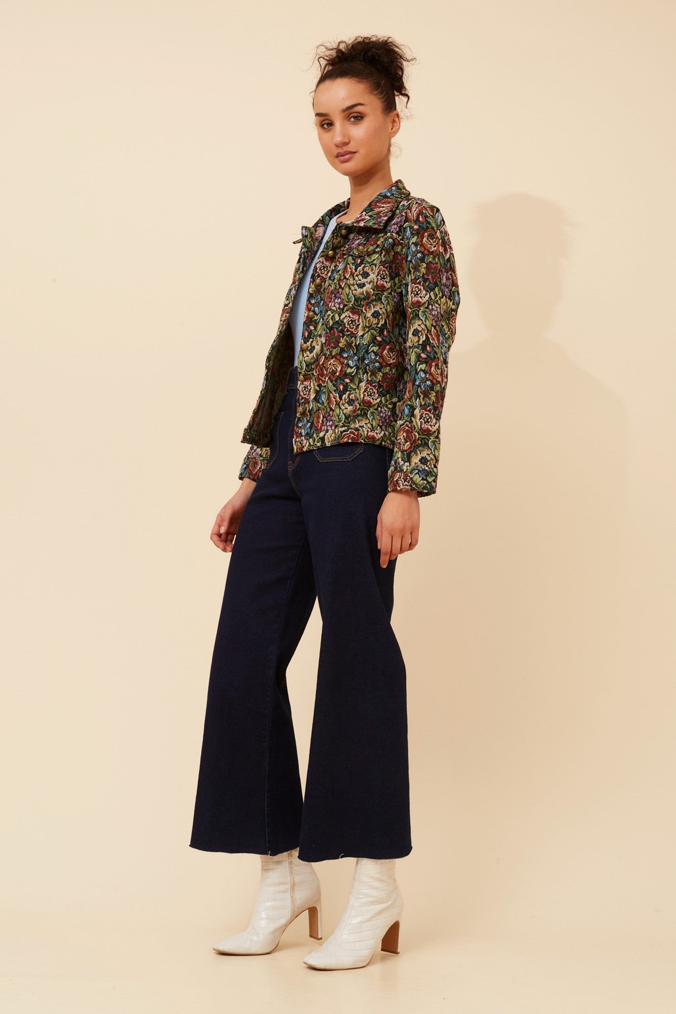 JUNIA FLORAL TAPESTRY JACKET (Multi Black)