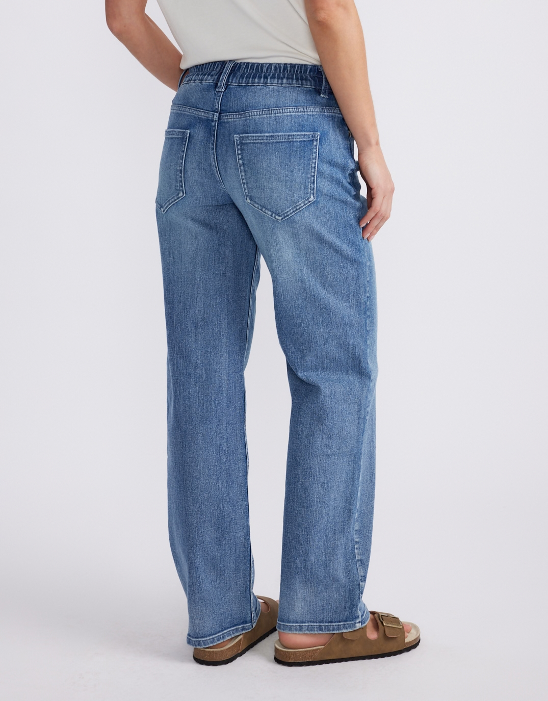 White & Co. The Stretch Jean Jogger (Mid Wash)