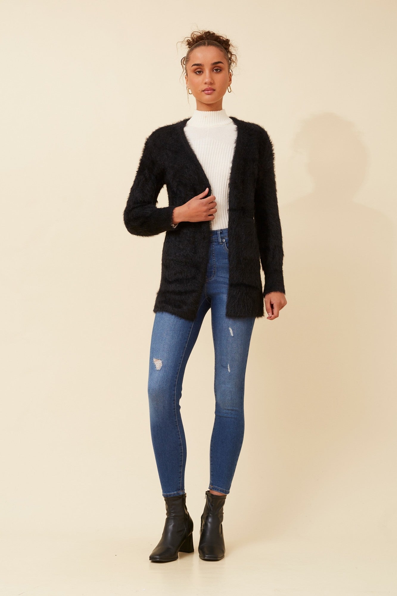 LEEZA EYELASH KNIT CARDIGAN (Black)