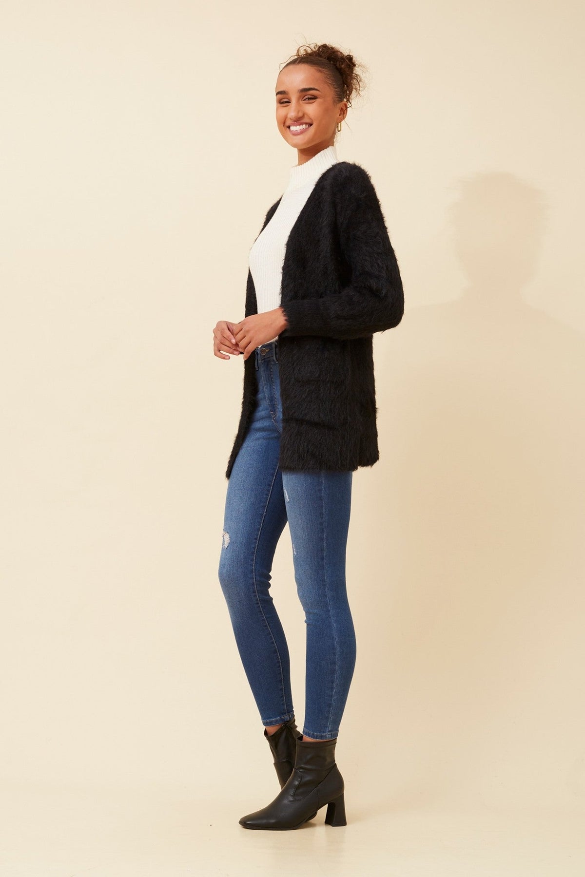 LEEZA EYELASH KNIT CARDIGAN (Black)