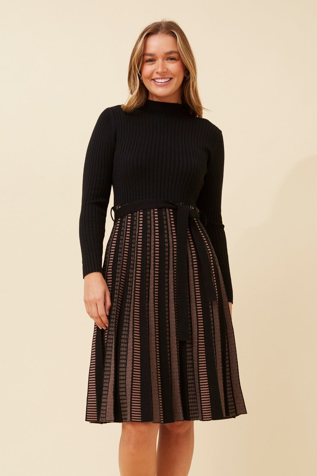 AMRITA FIT AND FLARE KNIT DRESS (Black)