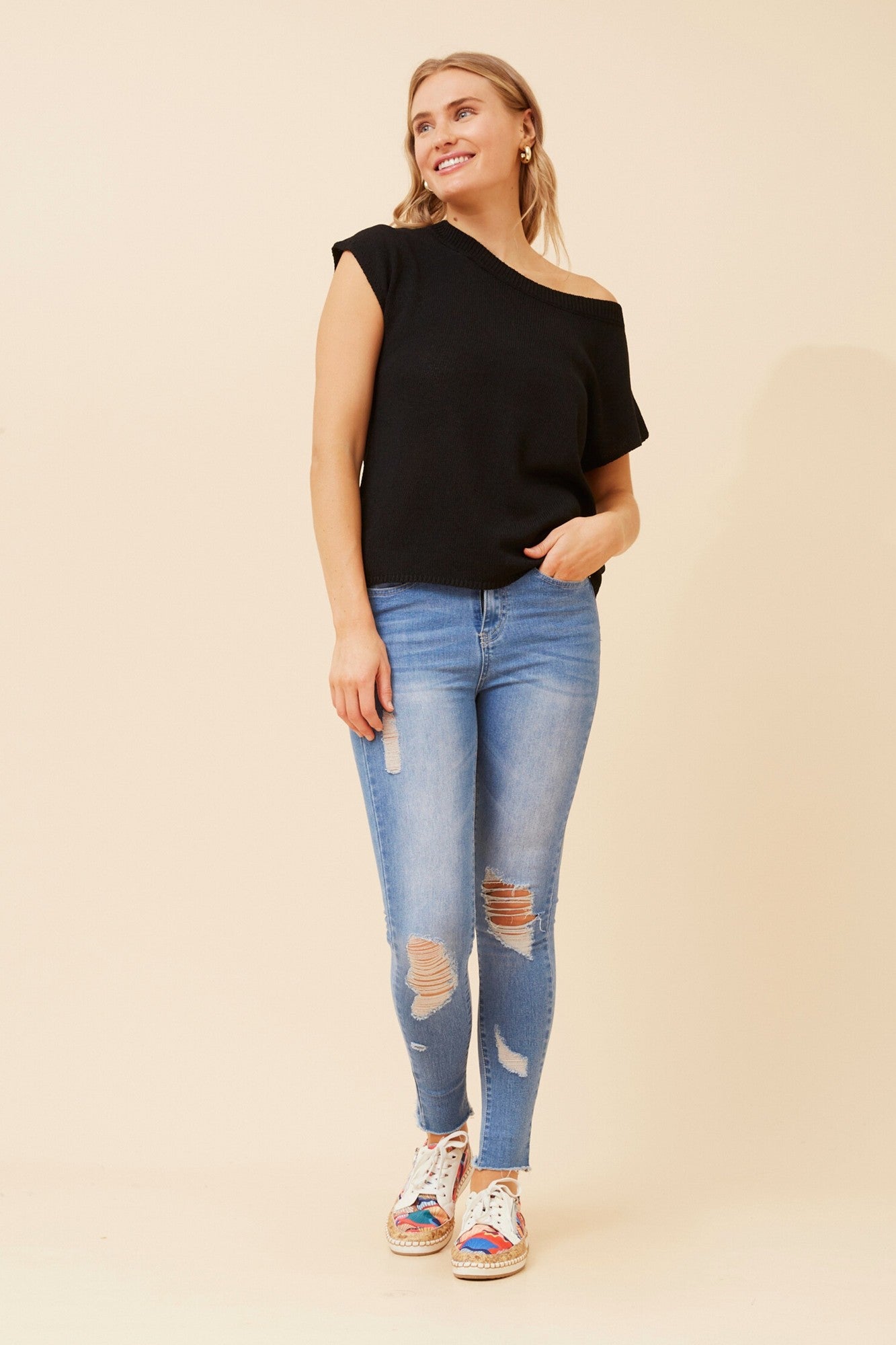 JOBETH SOLID KNIT TOP (Black)