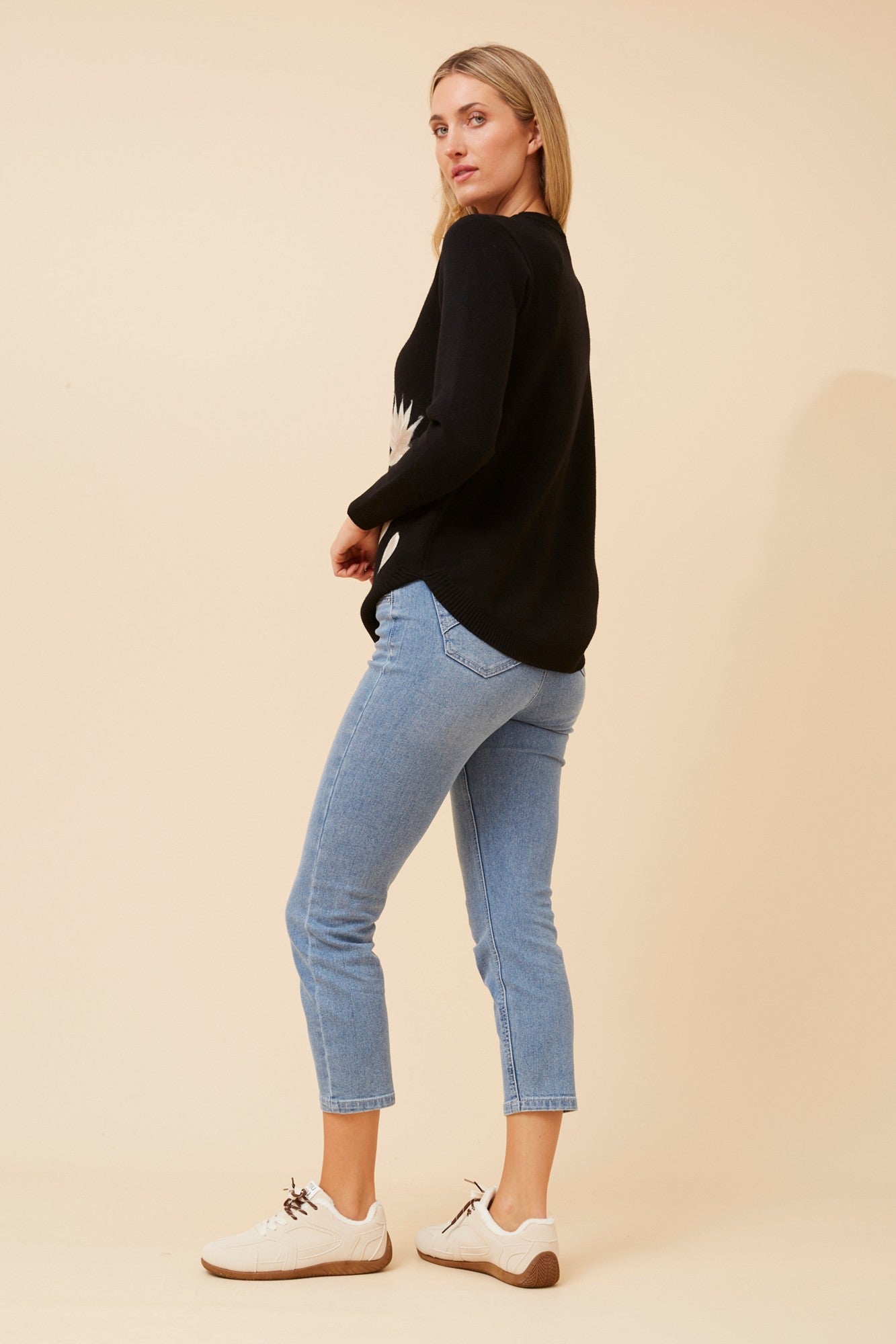 BRAY EMBRODERED KNIT PULLOVER (Black)