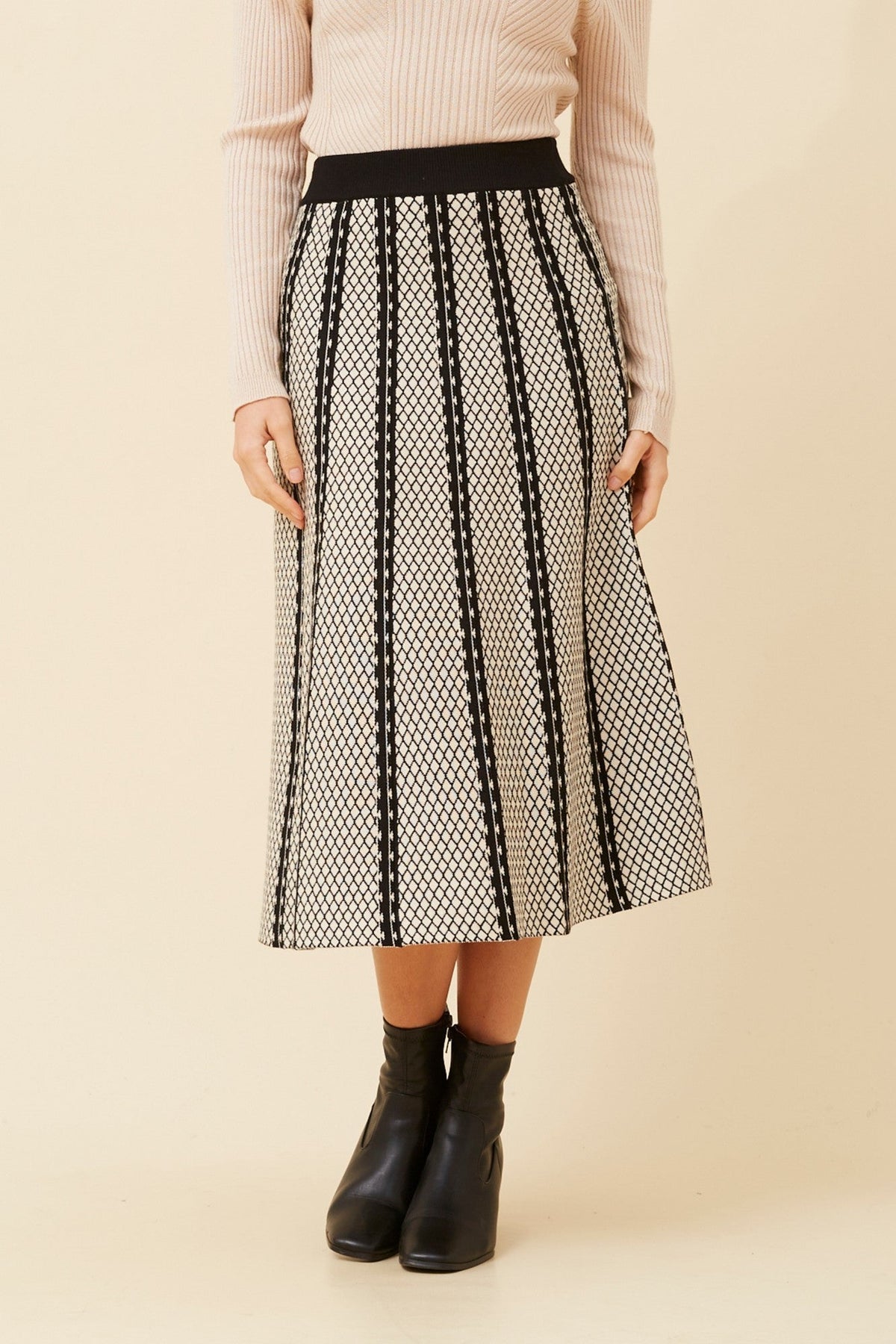 ISA A-LINE KNIT SKIRT (Black)