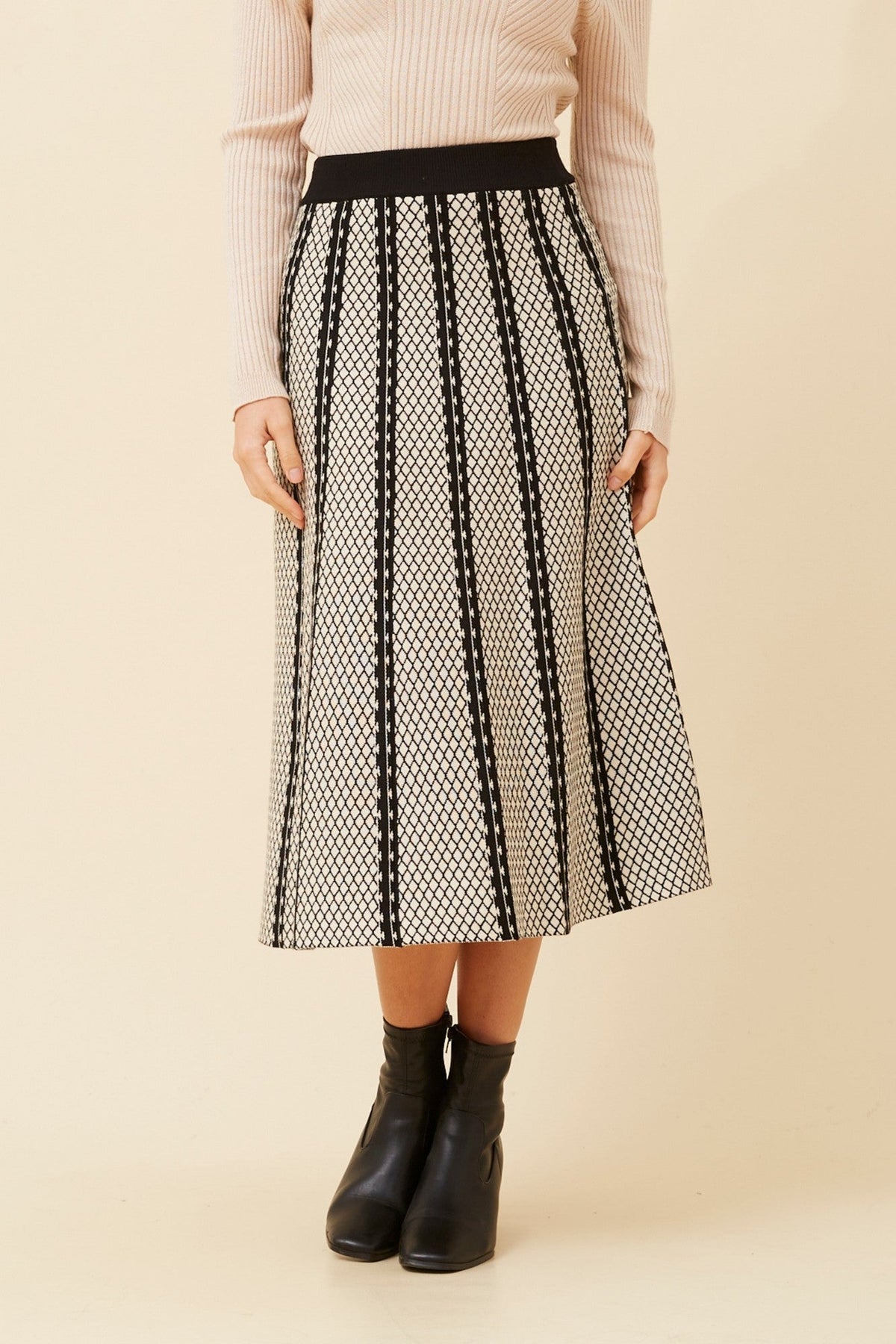 ISA A-LINE KNIT SKIRT (Black)