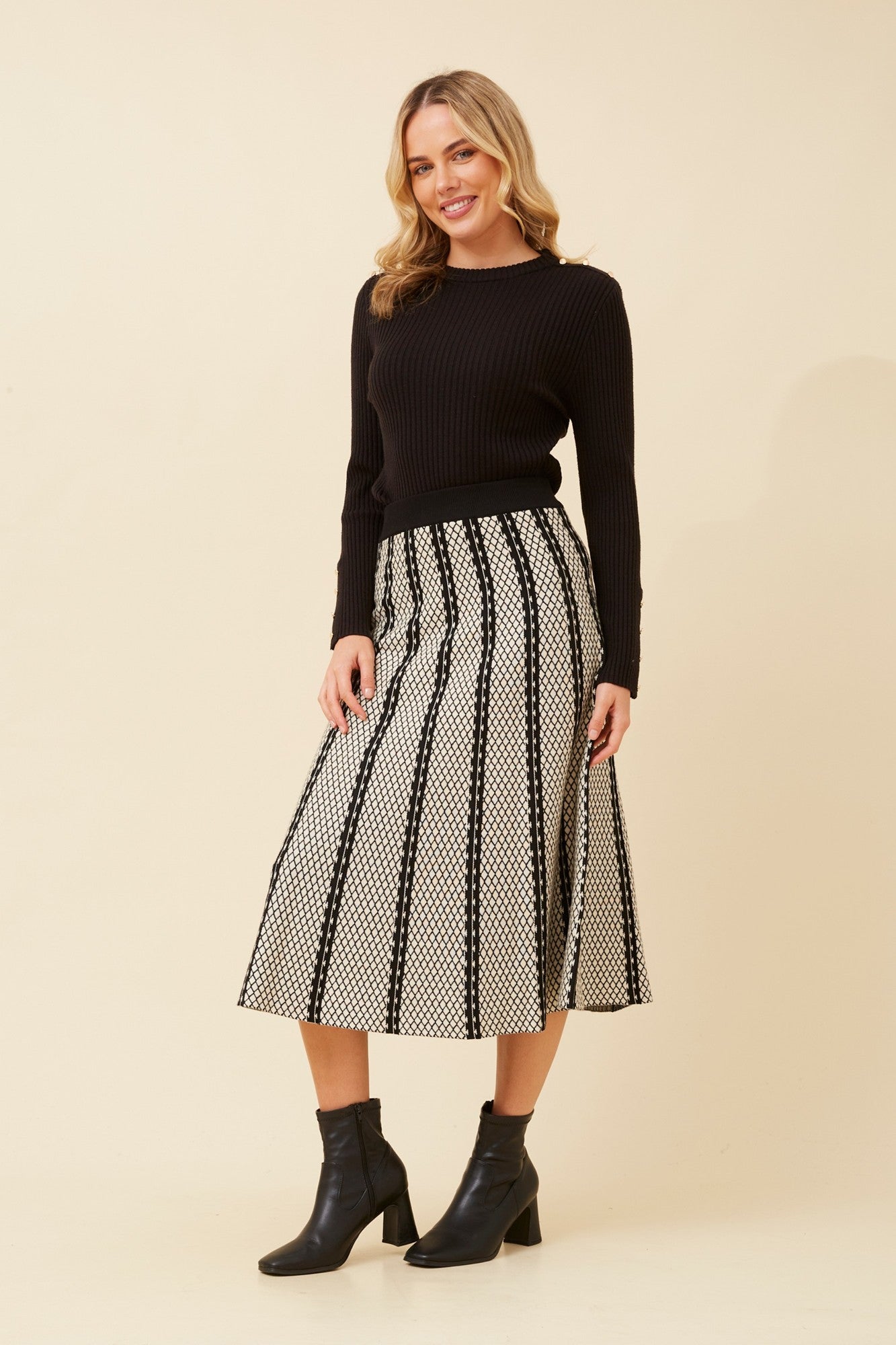 ISA A-LINE KNIT SKIRT (Black)