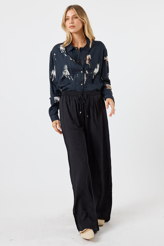 Image of a model wearing Pants. Productname: LulaSoul Delta Pant Black in Black colour by brand - LulaSoul