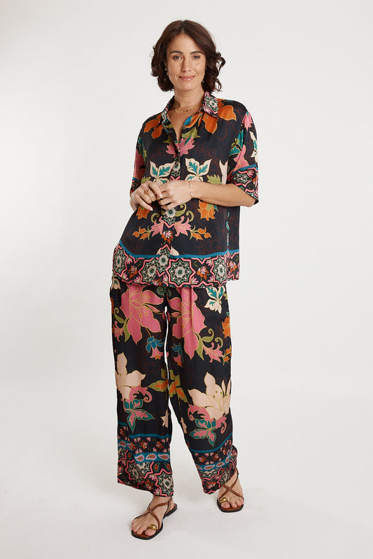 Image of a model wearing Pants. Productname: Lulasoul Marquis Pant Black in Black colour by brand - LulaSoul