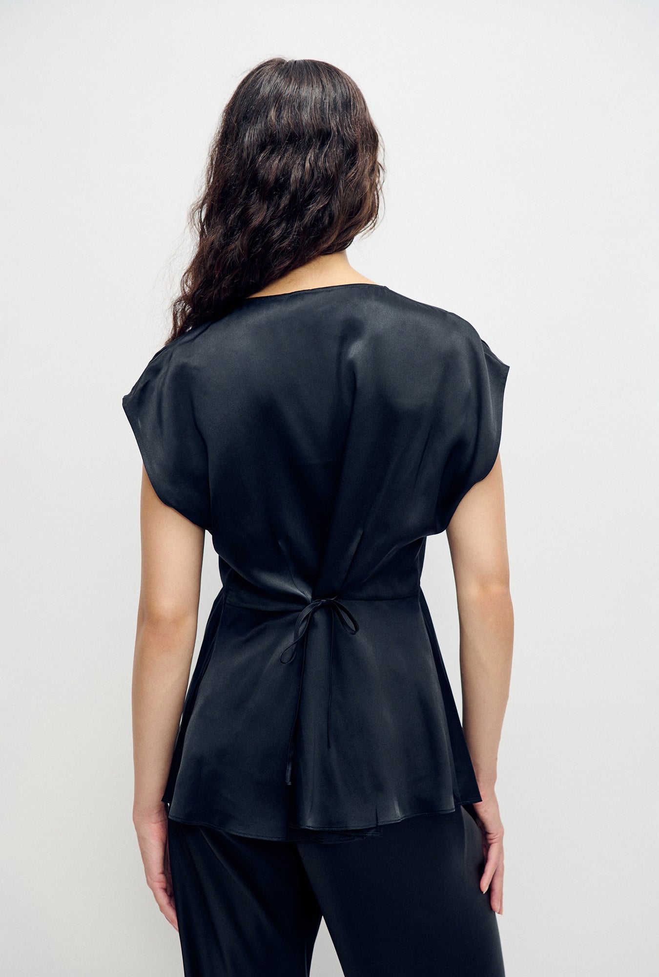 Silk Laundry V-Neck Top (Black)