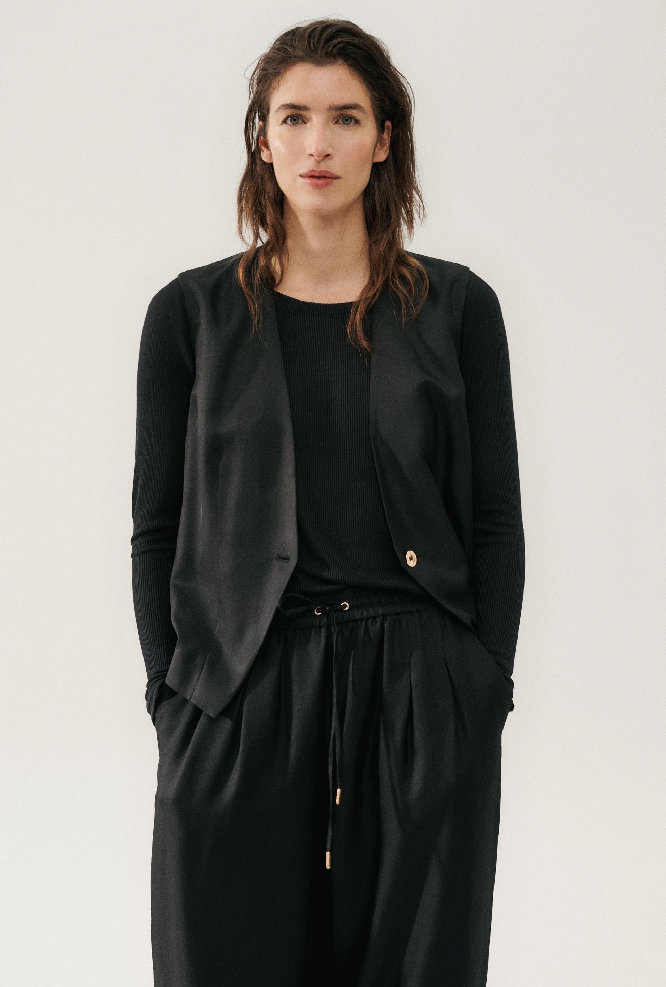Silk Laundry Twill Slouch Vest (Black)
